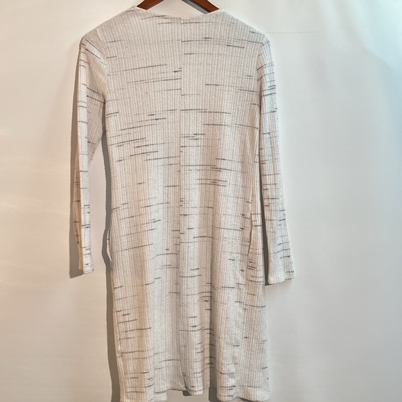 DEX - Long Sleeve Fly Away Cardigan.  Size S - Picture 2 of 8